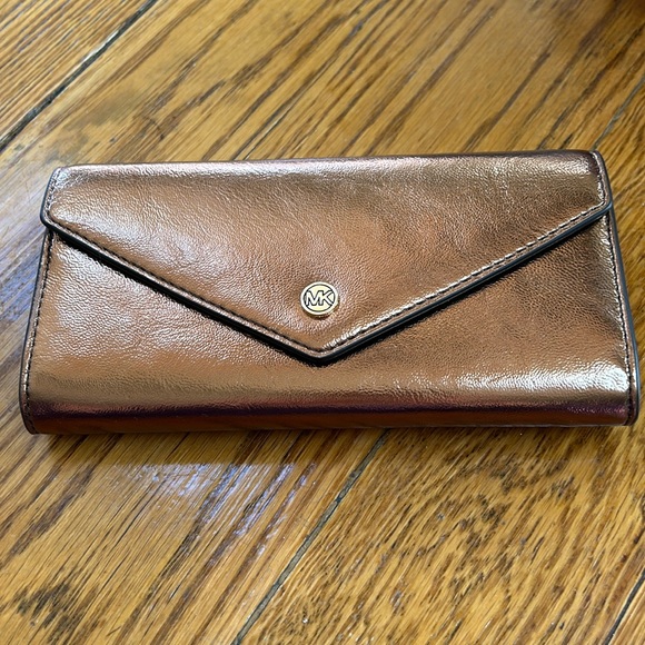 Michael Kors Jet Set Continental envelope  wallet. Metallic Mocha color. NWOT - Picture 2 of 9